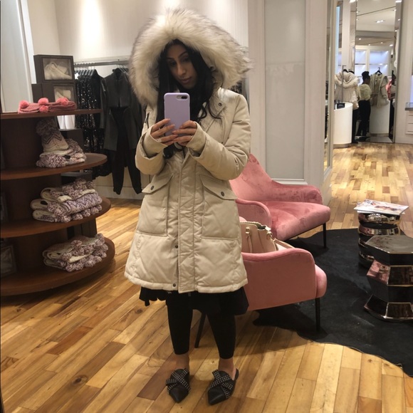 Ivory BCBG coat.Like new condition (professionally dry cleaned), gorgeous coat. - Picture 4 of 6